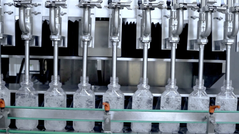 Diving nozzle system preventing liquid foaming during bottle filling